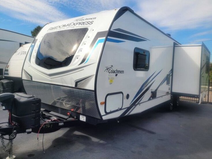 Thumbnail Photo undefined for New 2023 Coachmen Freedom Express 274RKS